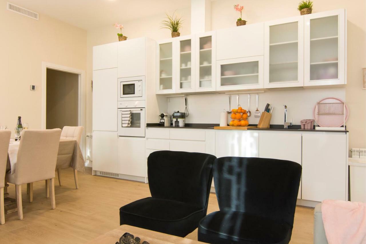 Sol Luxury Suites Madrid Buitenkant foto